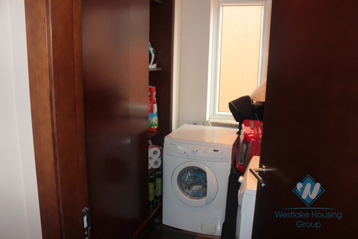 High quality apartment with lake view for lease in Xuan Dieu street, Tay Ho, hanoi